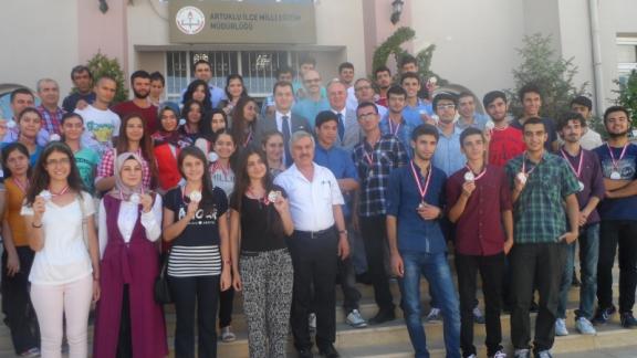 ARTUKLU´DA ÜSTÜN BAŞARI GÖSTEREN ÖĞRENCİLER