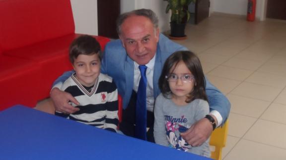 KÖY OKULLARIMIZDAKİ ANASINIFI İÇİN MASA VE SANDALYE DAĞITIMI