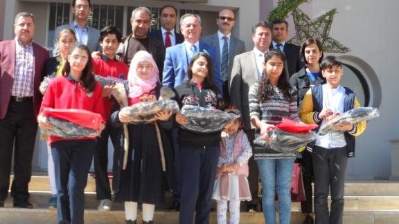 DUMLUPINAR ORTAOKULU 100 TEMEL ESER OKUMA YARIŞMASI VE ÖDÜL TÖRENİ