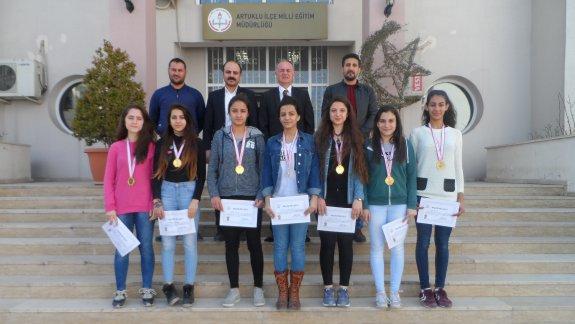 Mehmet Edip Fatma Yüksel Kız Anadolu Lisesi Voleybol  Kız Öğrenci Takımı Finallerde