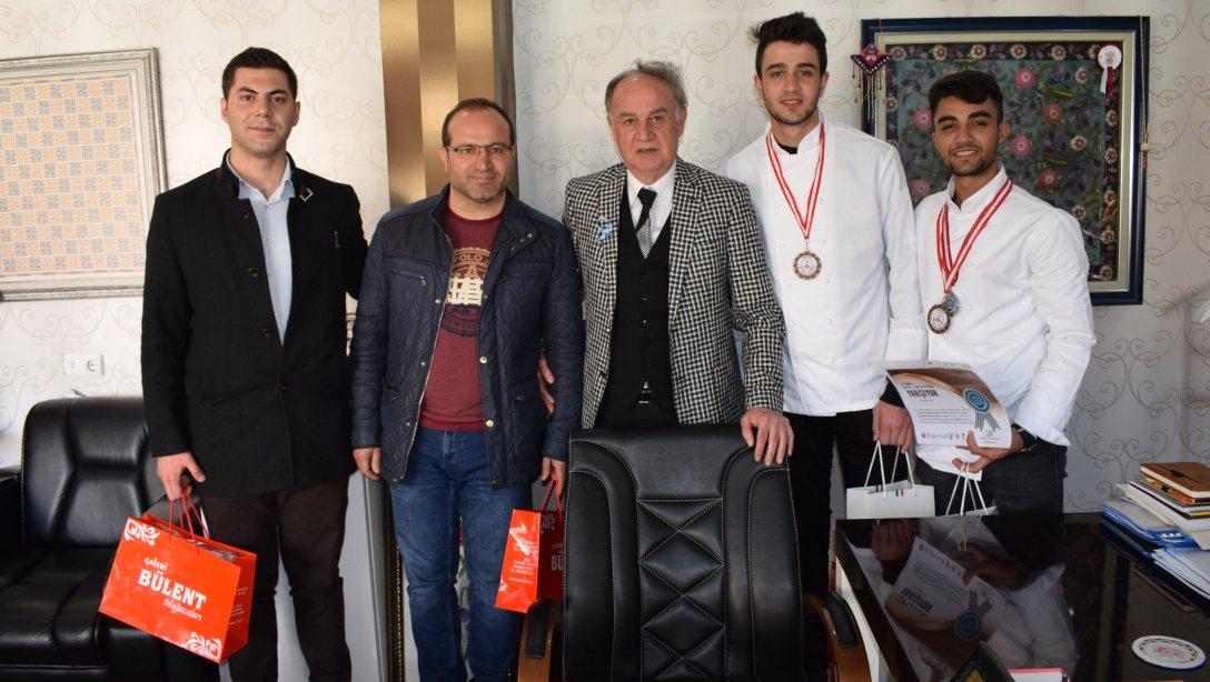 Sayın Sümer "Genç Turizmciler Yarışıyor" Festivalinde Ödül Alan Öğrencileri Ağırladı