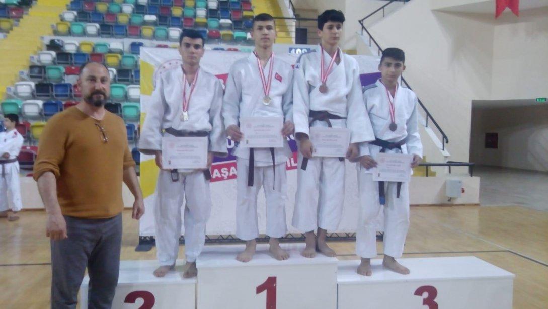 Okul Sporları Yıldızlar Türkiye Finallerinde Derece