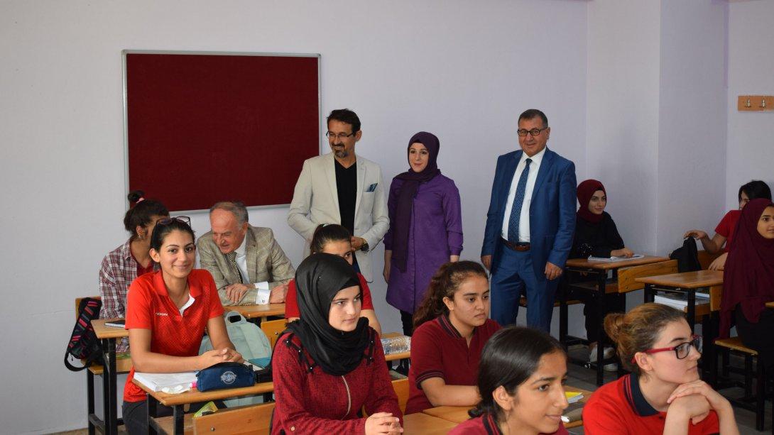 İlçe Milli Eğitim Müdürü Şehmus SÜMER, Öğrencilerin Sorunlarını Dinledi.